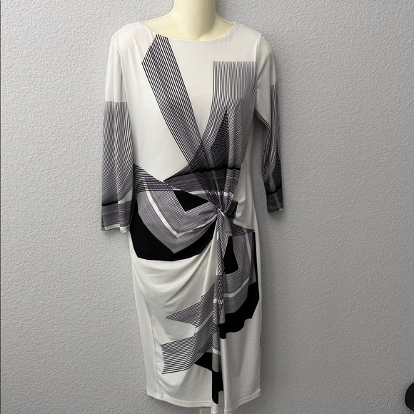 Size 8-Venus Black and White Abstract Geometric Twist-Front Sheath Dress - Picture 4 of 5